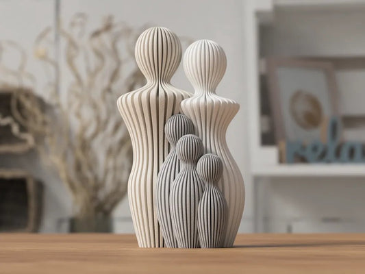 Skushy beeld gezin met 3 kinderen – moderne abstracte familiesculptuur